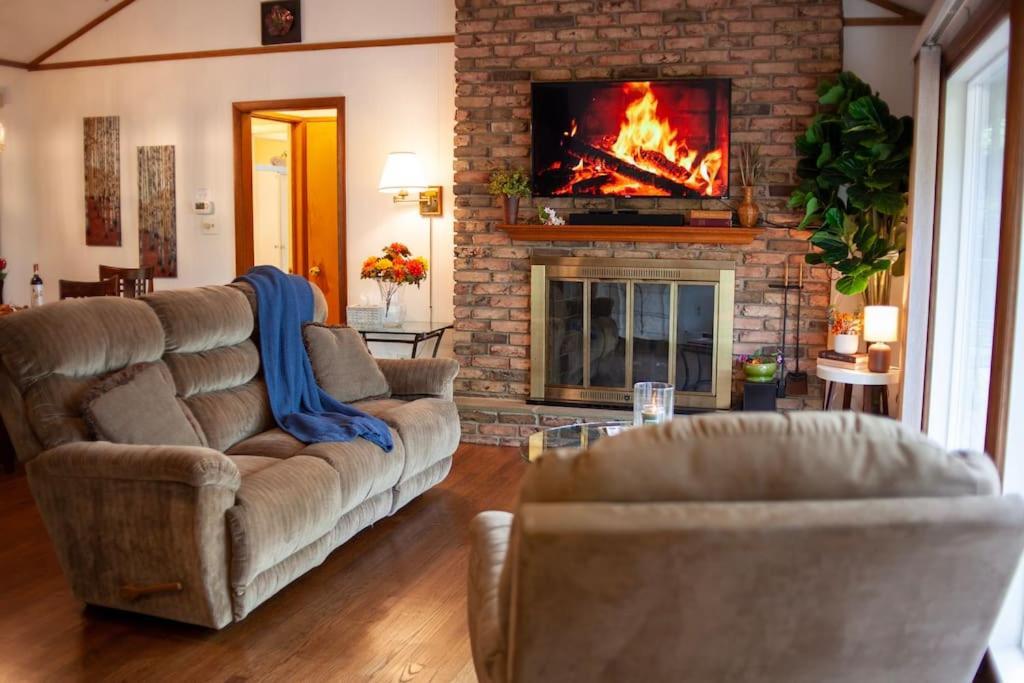 Modern Cabin With Hot Tub Grill Lake Beach Wineries Hiking Fishing And Hershey Park Family And Pet Friendly Superhosts On Ab&B Mount Gretna Dış mekan fotoğraf
