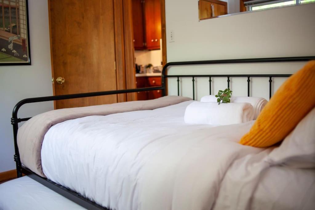 Modern Cabin With Hot Tub Grill Lake Beach Wineries Hiking Fishing And Hershey Park Family And Pet Friendly Superhosts On Ab&B Mount Gretna Dış mekan fotoğraf