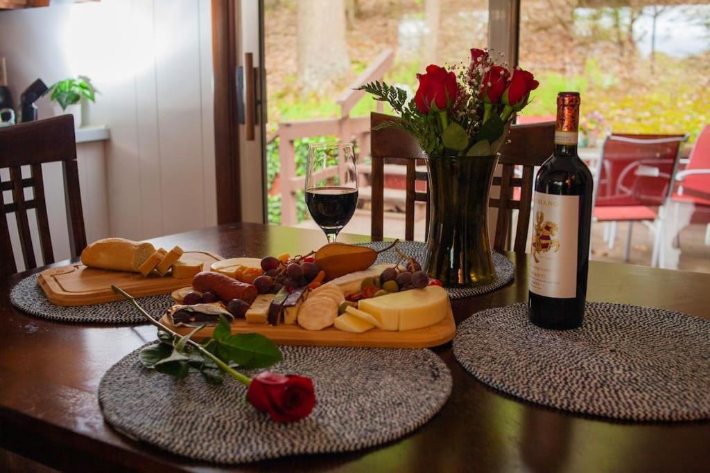 Modern Cabin With Hot Tub Grill Lake Beach Wineries Hiking Fishing And Hershey Park Family And Pet Friendly Superhosts On Ab&B Mount Gretna Dış mekan fotoğraf